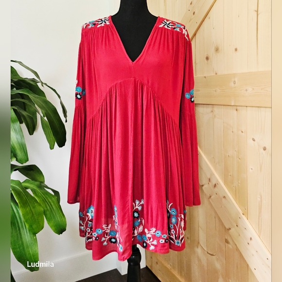 Free People Tops - FREE PEOPLE Women's Size XS Red Combo Embroidered Long-Sleeve Blouse‎